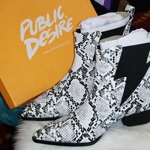👣PUBLIC DESIRE😘 Camden Mono Snake Boots
